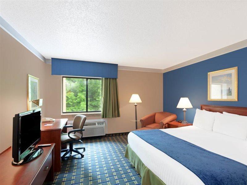 Baymont By Wyndham East Hotel 2*