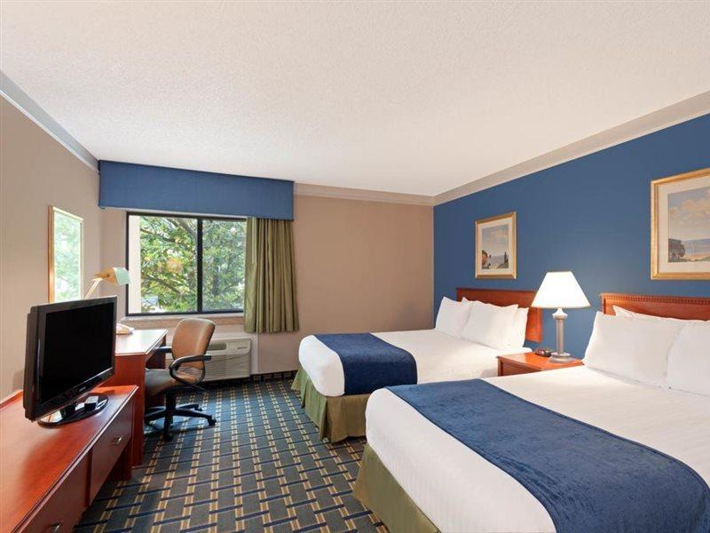 Hotel Baymont By Wyndham East