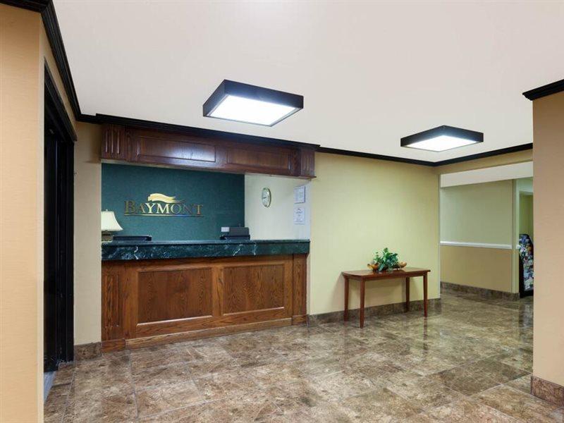 Hotel Baymont By Wyndham East 2*