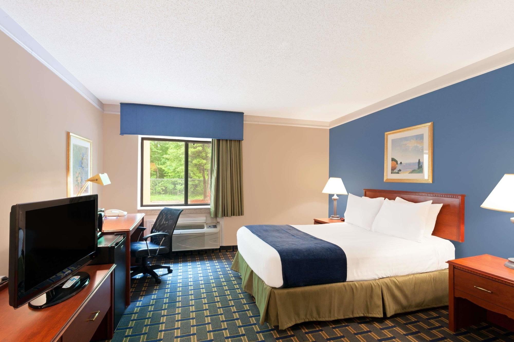 Baymont By Wyndham East Memphis