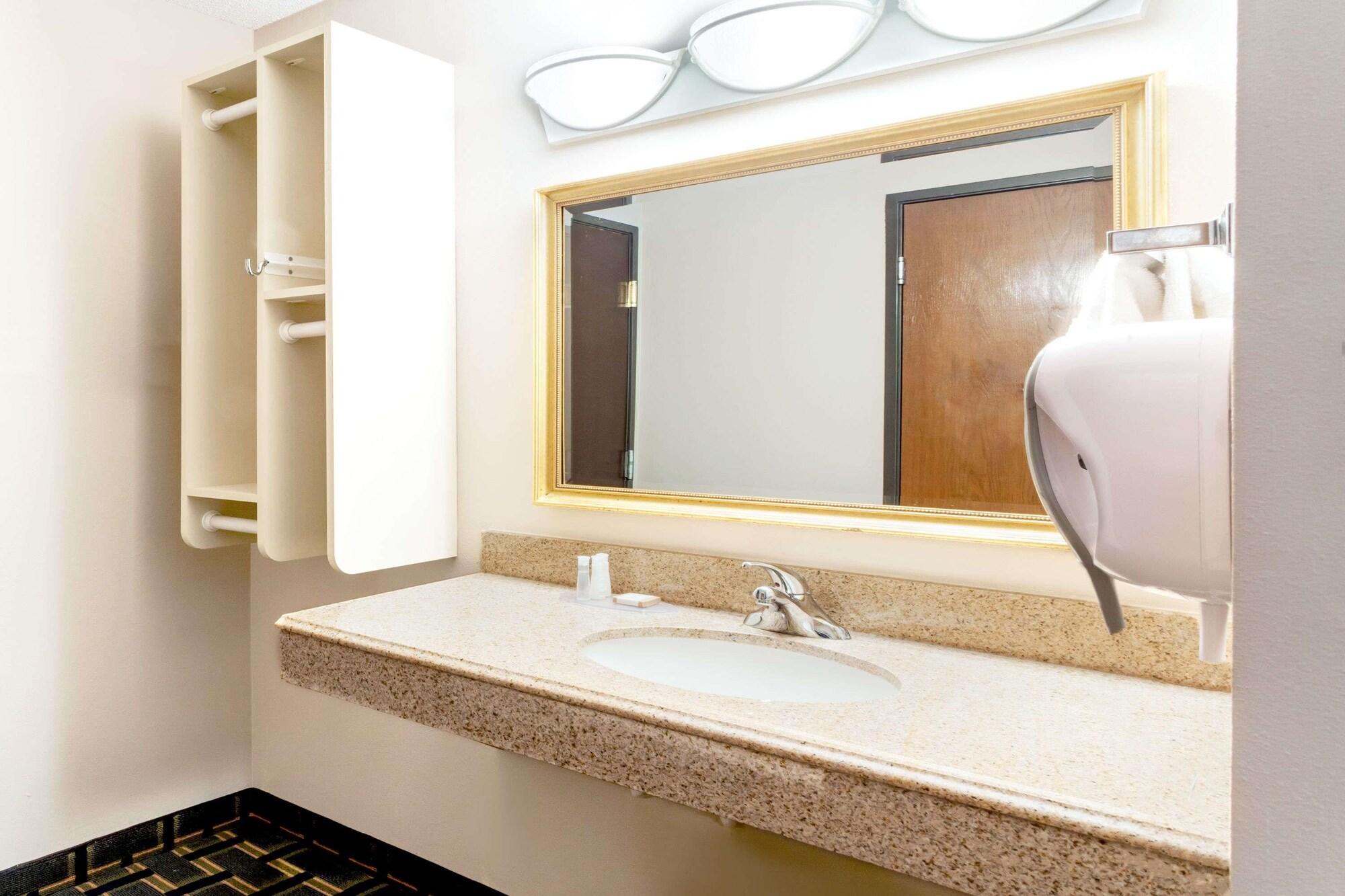 Baymont By Wyndham East 2* Memphis