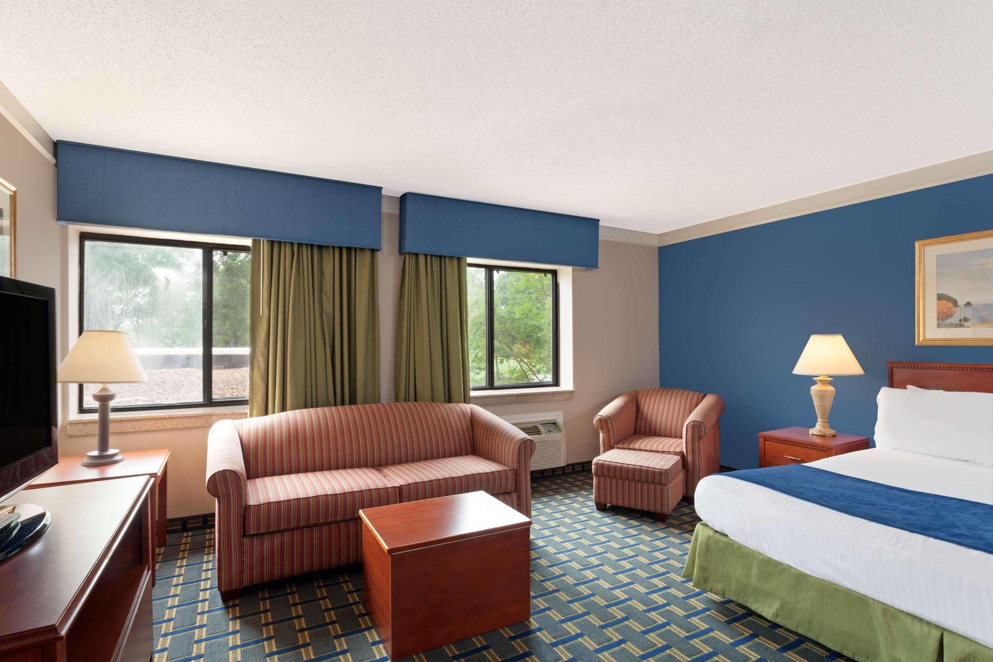 Baymont By Wyndham East 2*