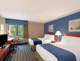 Baymont By Wyndham East Memphis