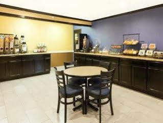 Hotel Baymont By Wyndham East